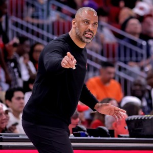 乌度卡：还未决定我们的新赛季首发阵容 小贾巴里今夏进步巨大