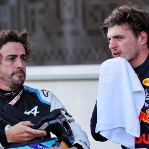 开云官网-新人老将的下半赛季将何去何从？ 命运只待官宣